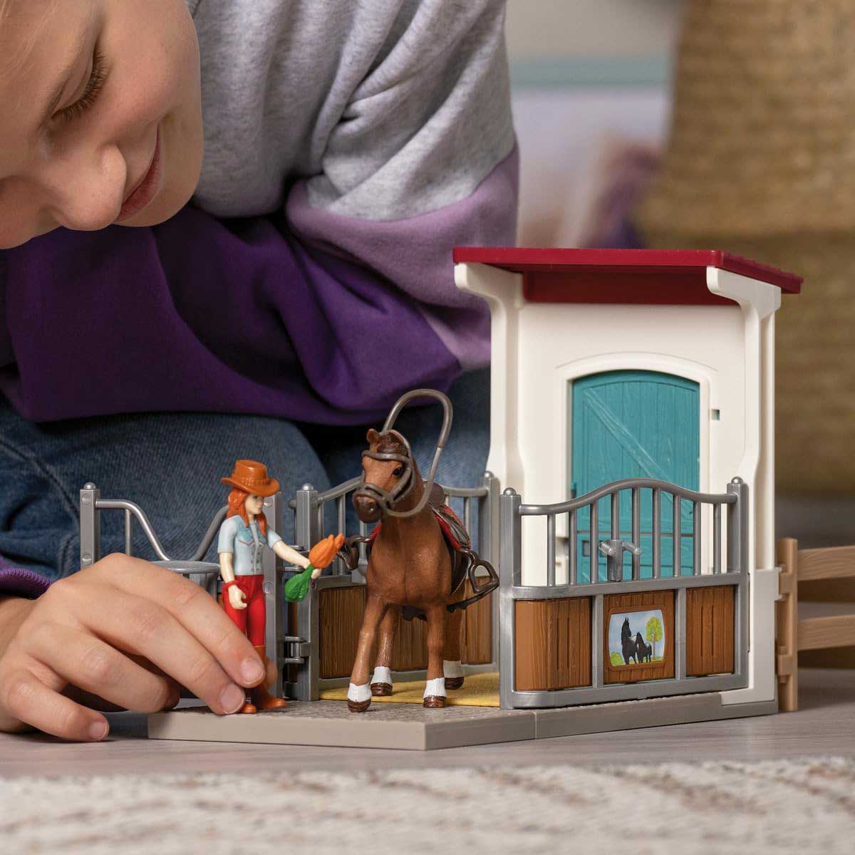 Schleich® Horse Club figure - Boks za konja i figurice Hannah and Cayenne 42710 - pogled 4