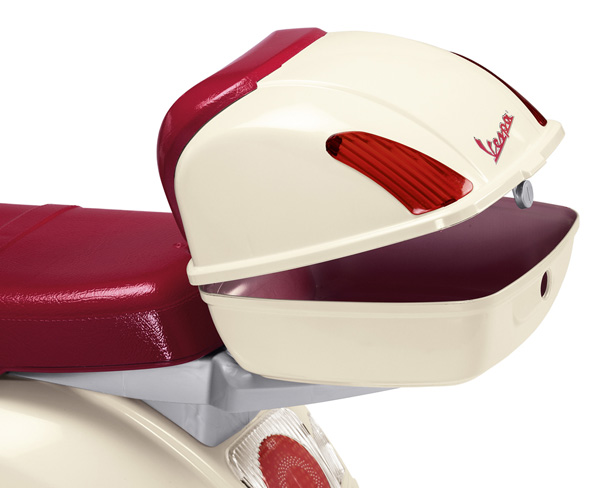 Peg Perego Vespa na akumulator 12V - pogled 4