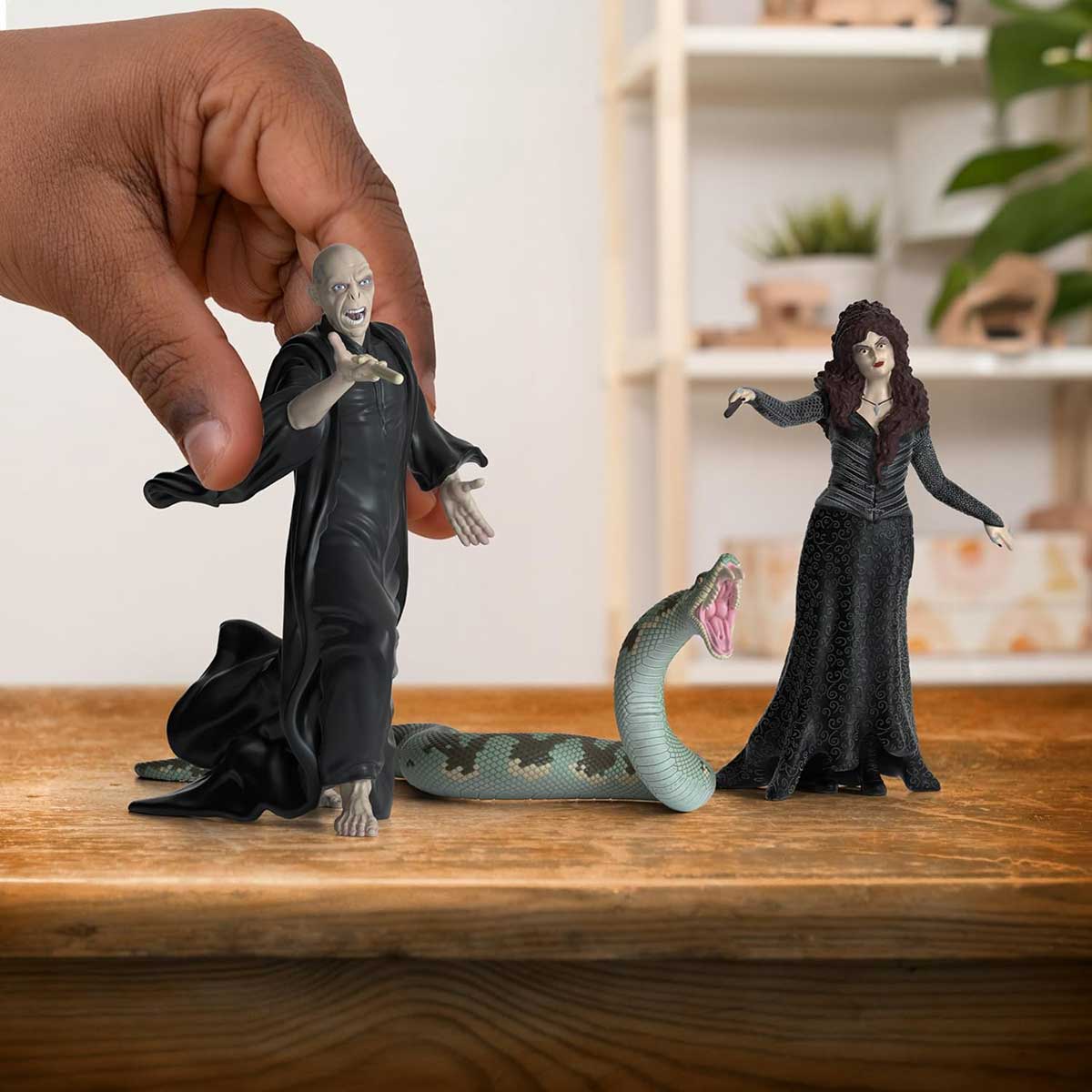 Schleich® Harry Potter™ figure Lord Voldemor Nagini i Belatriks Lestrejndž 42684 - pogled 4