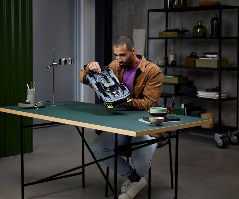 LEGO® Technic™ Kocke Hiper automobil PEUGEOT 9X8 24H Le Mans Hybrid Hypercar 42156 - pogled 4