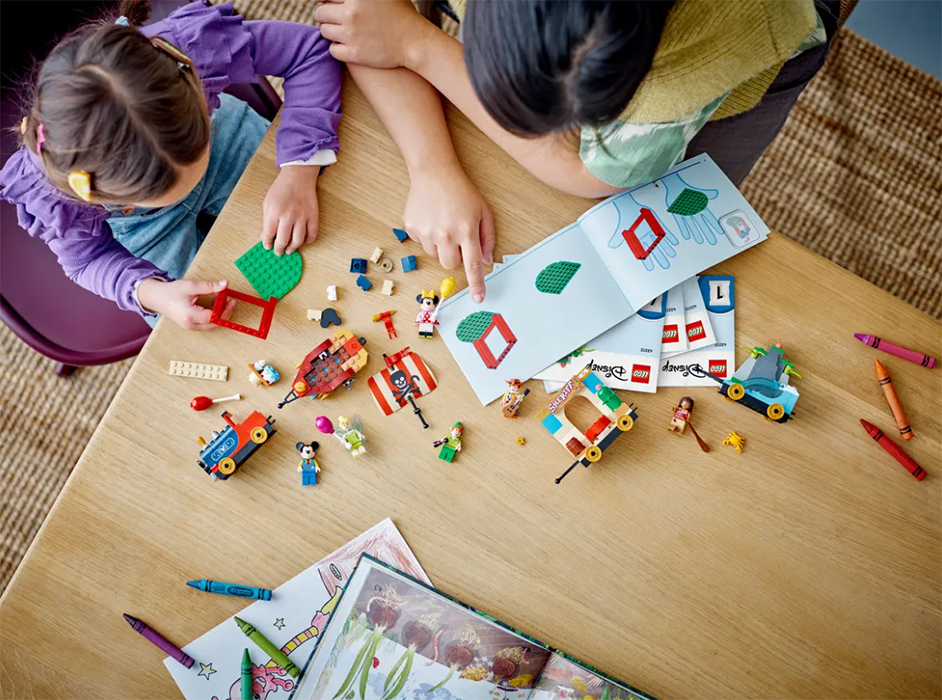 LEGO® Disney Kocke Diznijev slavljenički voz 43212 - pogled 4