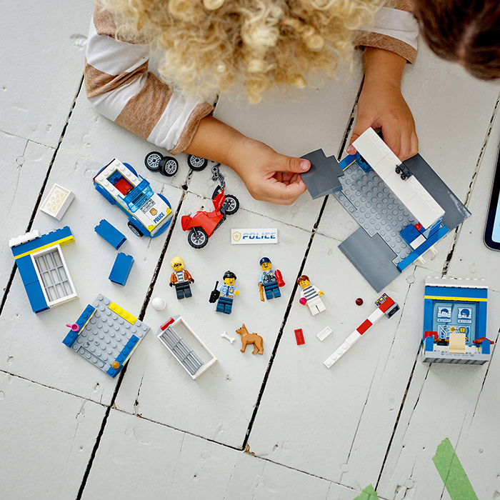 LEGO® City Kocke Jurnjava u policijskoj stanici 60370 - pogled 4