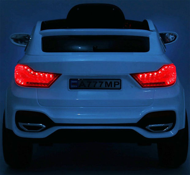 Auto na akumulator 216 R/C beli - pogled 4