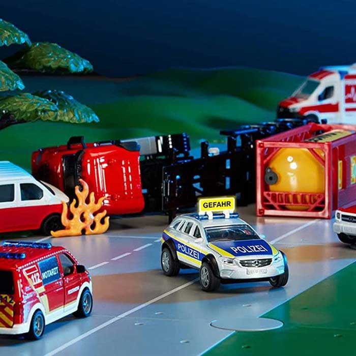SIKU Automobilčić za decu Policija Mercedes-Benz E-Class All Terrain 4X4 Police 2302 - pogled 4