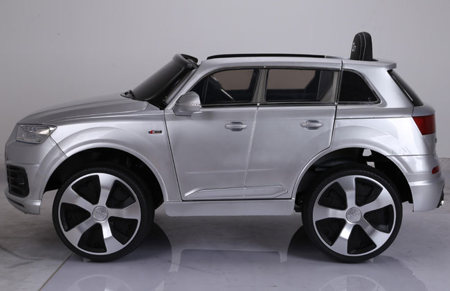 Dečiji automobil na akumulator A-Q7 sivi - pogled 4