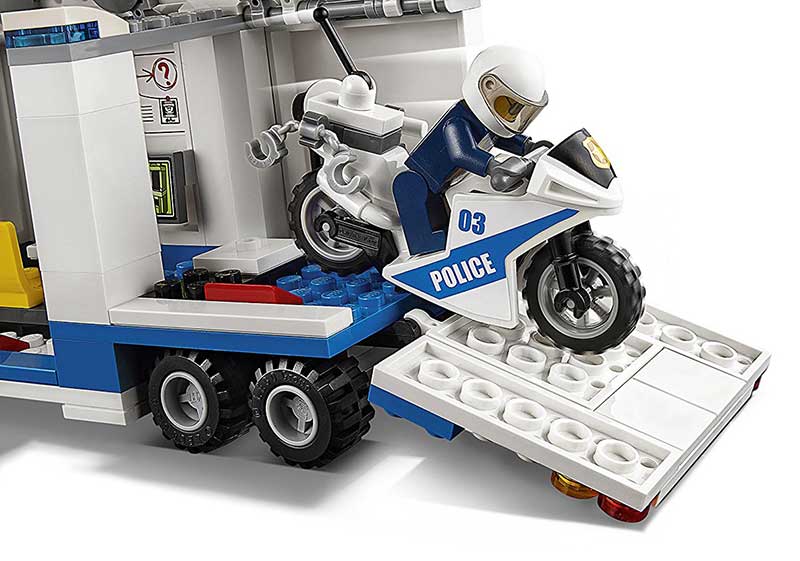 LEGO® City kocke Policija - Mobilni komandni centar 60139 - pogled 4