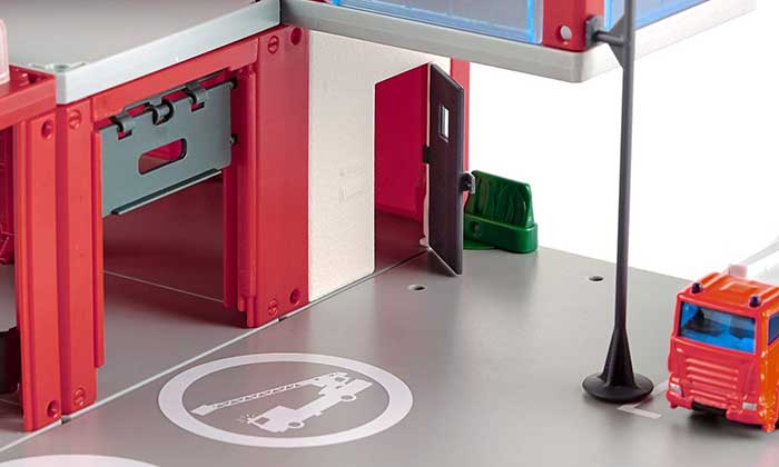 SIKU Igračka Vatrogasna stanica sa vozilima 5508 - pogled 4