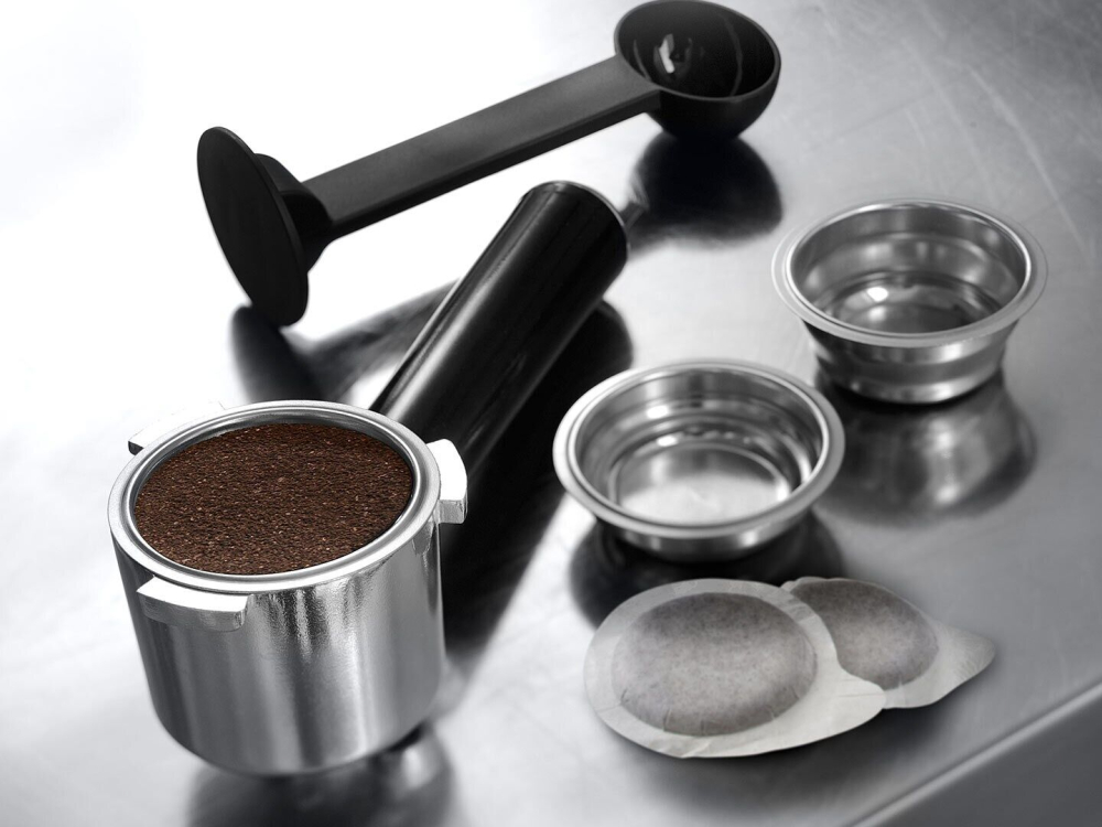 DeLonghi Aparat za espresso kafu Dedica EC685.M - pogled 4