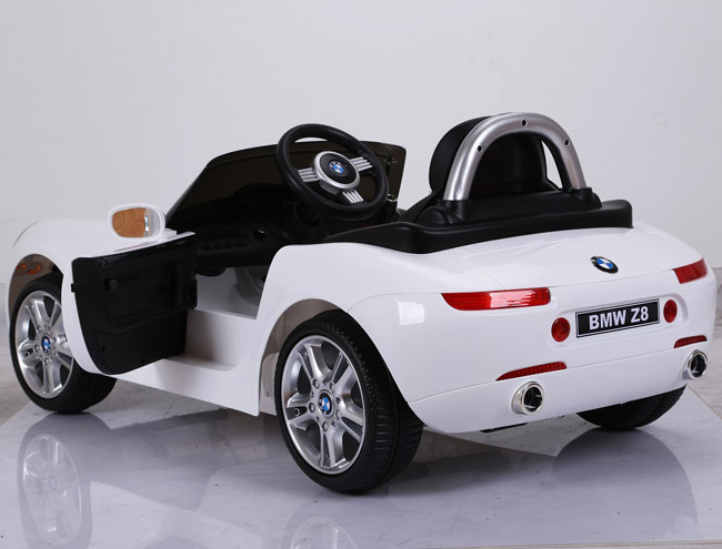 Dečiji automobil na akumulator BMW Z8 Beli - pogled 4