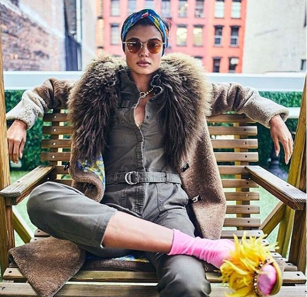 Revlon super sjajan karmin Caramel glace R1508/103 - pogled 4