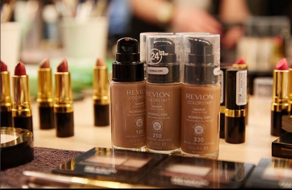 Revlon Colorstay puder 330 Natural tan - pogled 4