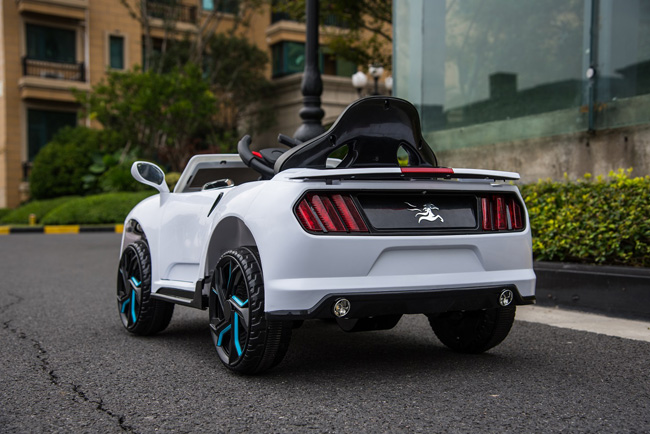 Dečiji automobil na akumulator Mustang Beli - pogled 4