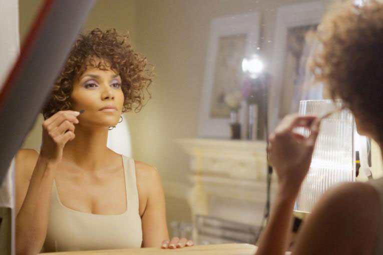 Revlon Photo ready Insta fix rumenilo Berry kiss 320 - pogled 4