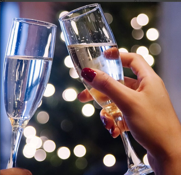 Revlon lak za nokte 680 Revlon red - pogled 4