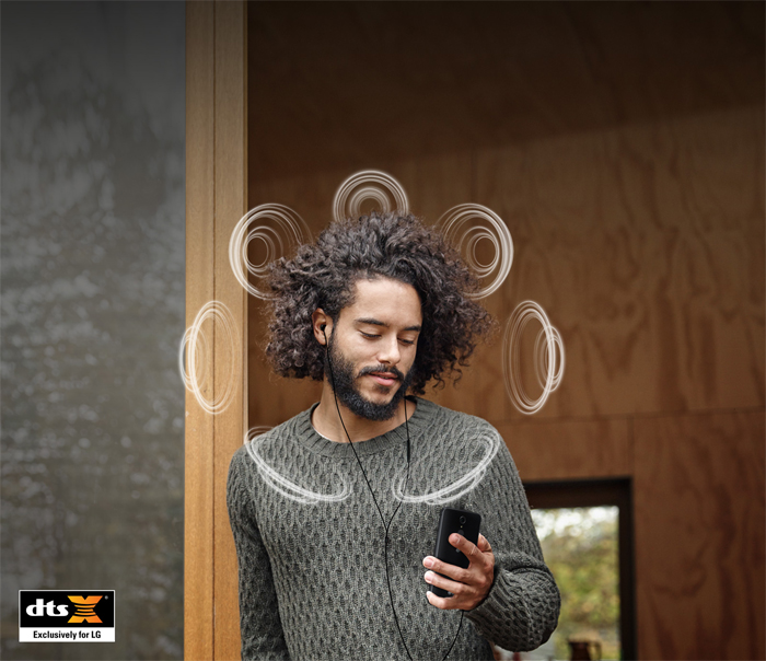 Mobilni telefon LG Q7 3/32 GB 13 Mpix - pogled 4