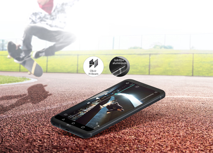 Mobilni telefon LG Q6 3/32 GB 13 Mpix - pogled 4