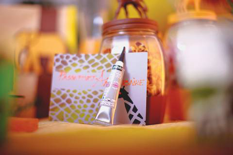 PEBEO Deco3D Touch - Pearl - Dekorativna reljefna boja MISTY ORANGE 409 biserna 30ml 664250 - pogled 4