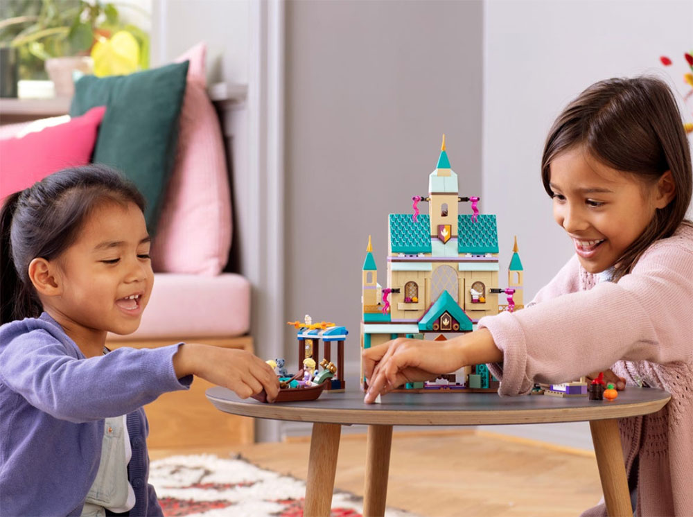 LEGO® Disney Kocke Frozen 2 - Zamak i selo Arendel 41167 - pogled 4