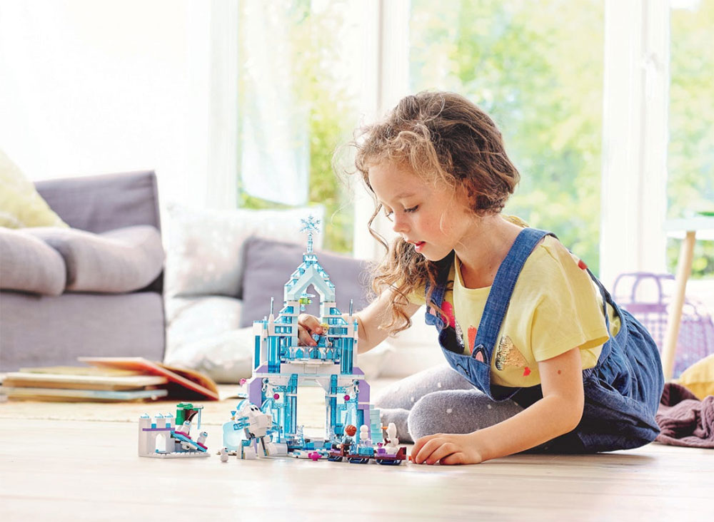 LEGO® Disney Kocke Frozen - Elzina čarobna Ledena palata 43172 - pogled 4