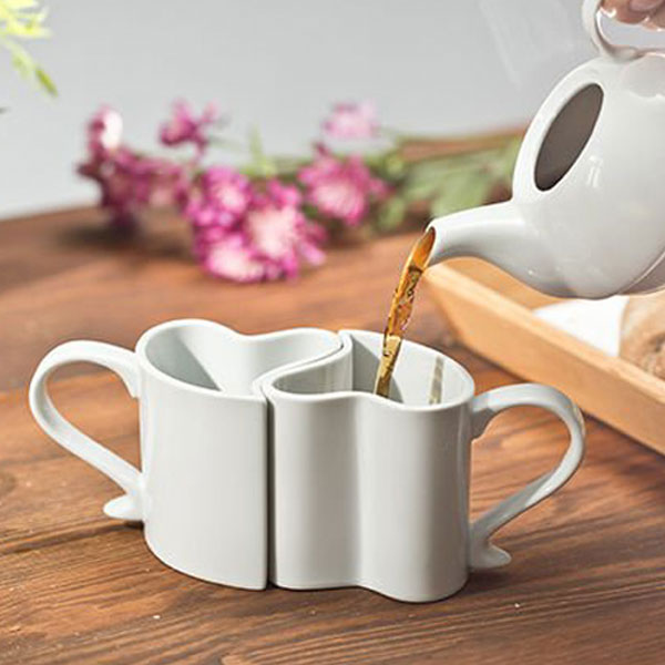 Par belih šolja u obliku srca - pogled 4