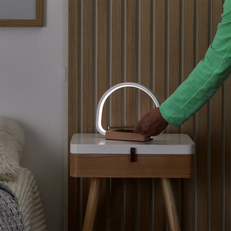 LED lampa sa bežičnim punjačem - pogled 5