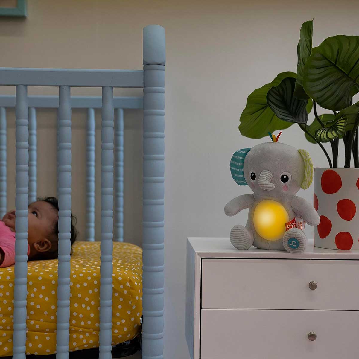 Bright Starts™ Muzička igračka za bebe Hug-a-Bye Baby Elephant 12498 - pogled 5