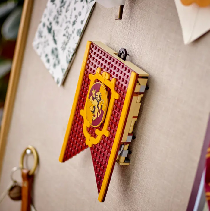 LEGO® Harry Potter™ Kocke Zastava Grifindora 76409 - pogled 5