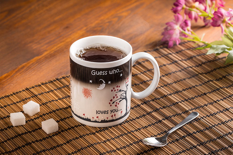 Termo Šolja Guess Who Loves You - pogled 5