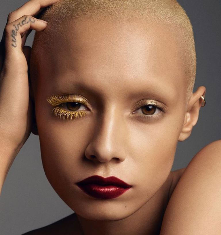 Revlon super sjajan karmin Raisin frost  R1508/383 - pogled 5