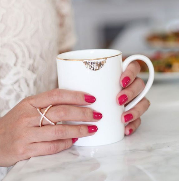 Revlon lak za nokte 680 Revlon red - pogled 5