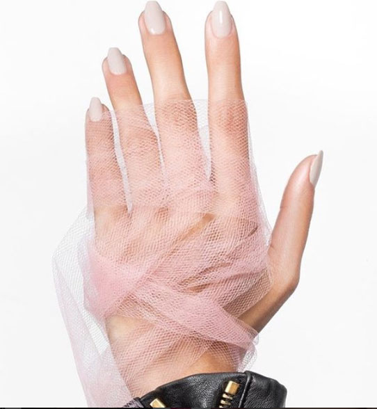 Revlon lak za nokte 970 Frostiest Pink - pogled 5