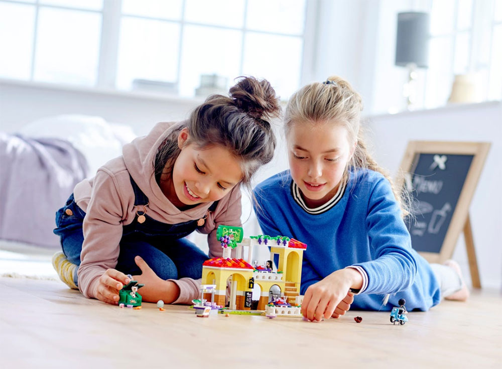 LEGO® FRIENDS Kocke Restoran Hartlejk Sitija 41379 - pogled 5