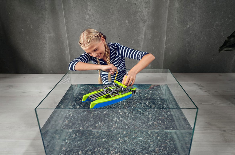 LEGO® Kocke Technic Katamaran 42105 - pogled 5