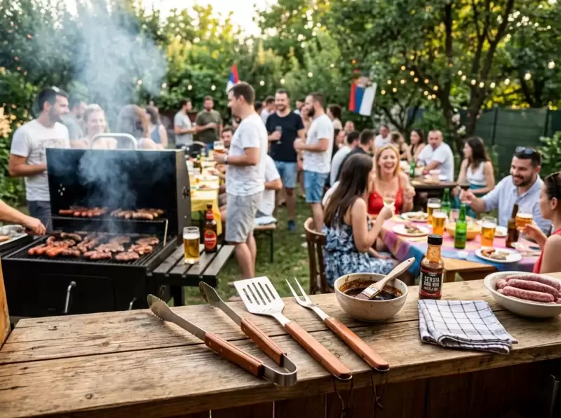 Pribor za roštilj – komplet kliješta, lopatica i četke