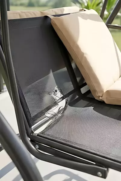 Oštećen tekstilen na ljuljašci