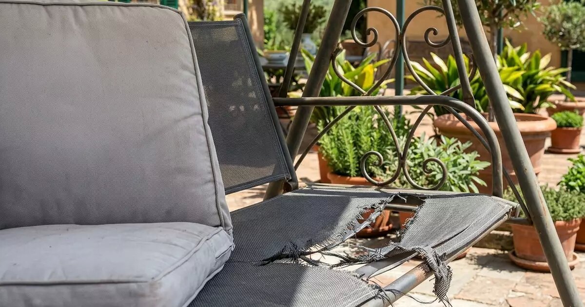 Ne bacajte baštensku ljuljašku! 3 trika da pocepano sedište postane kao novo za 15 minuta