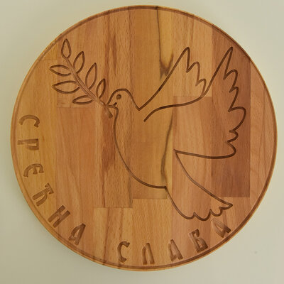 Okrugla daska za sečenje sa golubom od drveta bukve, prečnik 28cm