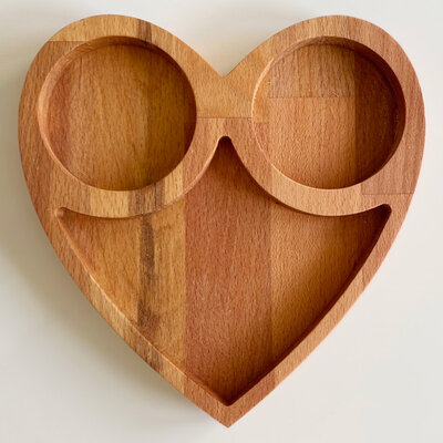 Daska u obliku srca za dve šolje