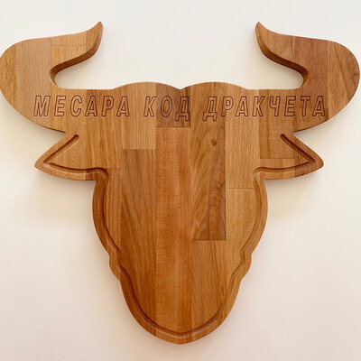 Daska od drveta bukve u obliku glave bika