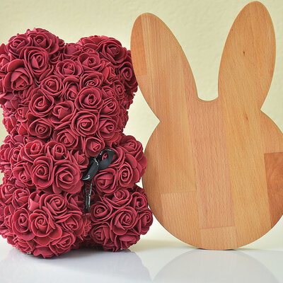 Daska od drveta bukve u obliku zeke