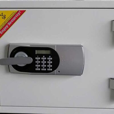 Diplomat 119 Vatrootporni sef sa elektronskom bravom