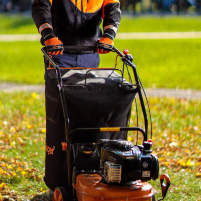 Motorni samohodni duvač-usisivač lišća Villager VPTC 8520