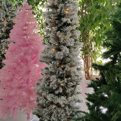 Bela, Tanka Jelka Ukrašena LED Sijalicama - Norway Slim 210 cm