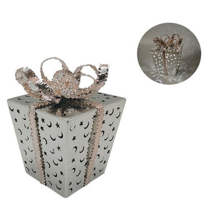 Novogodišnja i božićna dekoracija Svetlucavi poklon srebrni 16cm