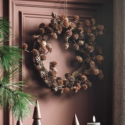 Novogodišnji venčić za vrata sa šišarkama 38cm