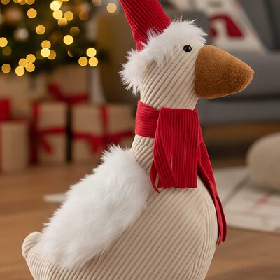 Novogodišnja Dekorativna Patka sa Šalom i Kapom Deda Mraza