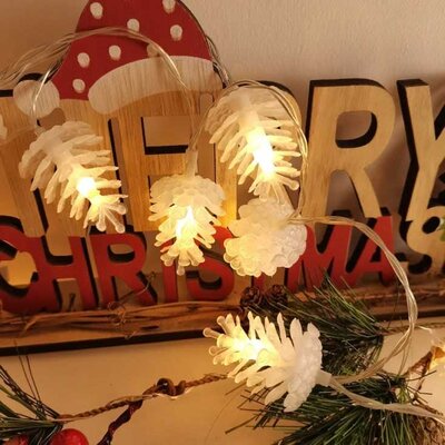 LED Svetleći niz na baterije Šišarke 1.35m