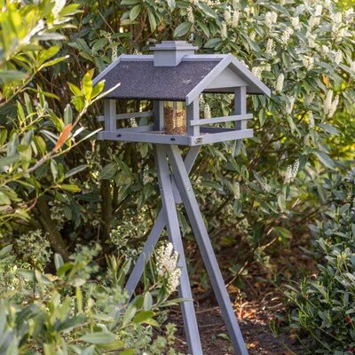 Velika hranilica za ptice na postolju 1.34m Drvena kućica sivo-crna Trixie 55813