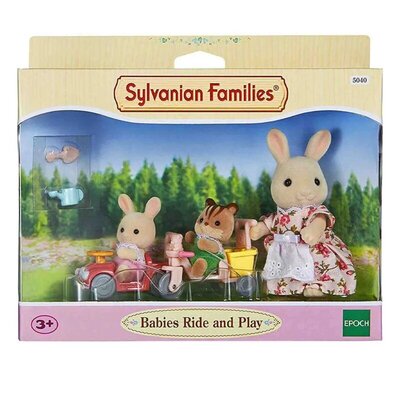 Sylvanian Families Set za vožnju - Kejt, Henri i Ambrozija