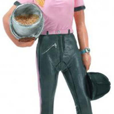 Schleich  Domaće životinje - Ljudi - Konjušarka koja hrani 13454